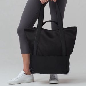 Lululemon Hot Mesh Tote